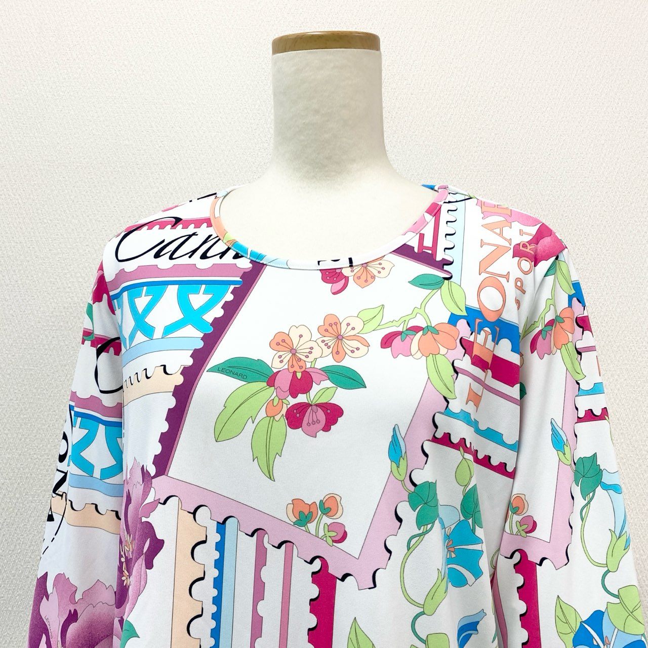 67g21-3 《美品》 LEONARD レオナール 7分袖 Tシャツ カットソー トップス 美しい花柄プリント 手洗い可能 サイズ42 マルチカラー ポリエステル レディース 日本製