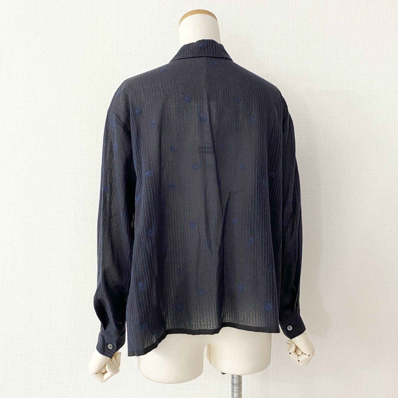 15c21 《極美品》 タグ付 mina perhonen ミナペルホネン 日本製 aas1182 swing flower スウィングフラワー 長袖シャツ ブラウス 36 ネイビー コットン MADE IN JAPAN