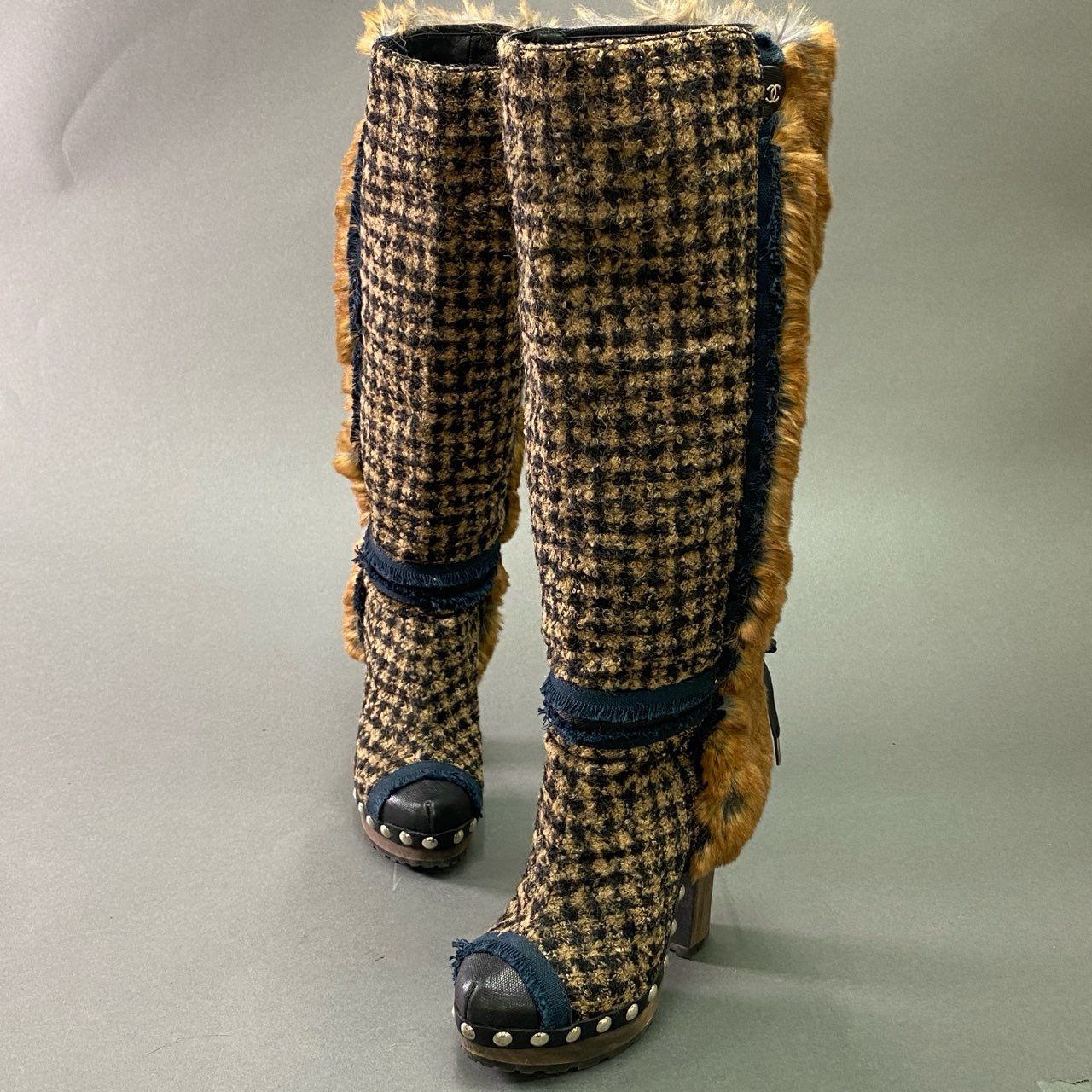 1c3 CHANEL シャネル ツイード × リアルファー ロングブーツ ヒールブーツ チャンキーヒール ココマーク スタッズ イタリア製 レディース 36 1/2