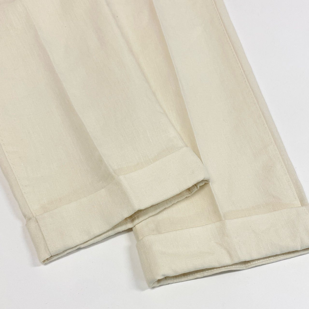 82f24 IGARASHI TROUSERS 五十嵐トラウザーズ 2タック リネン スラックスパンツ ボトムス ビジネス◎ アジャスター◎ 日本製 アイボリー 麻00%