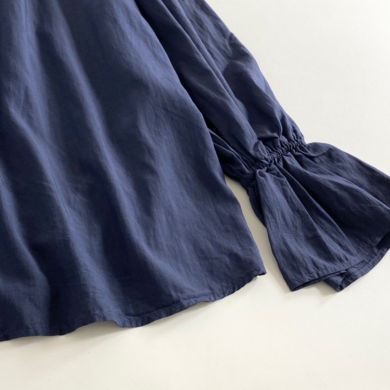 20h7 定価¥15,400 Lounge dress ラウンジドレス 2WAY スキッパーブラウス ベルスリーブ F ネイビー シャツ ハイネック リボン