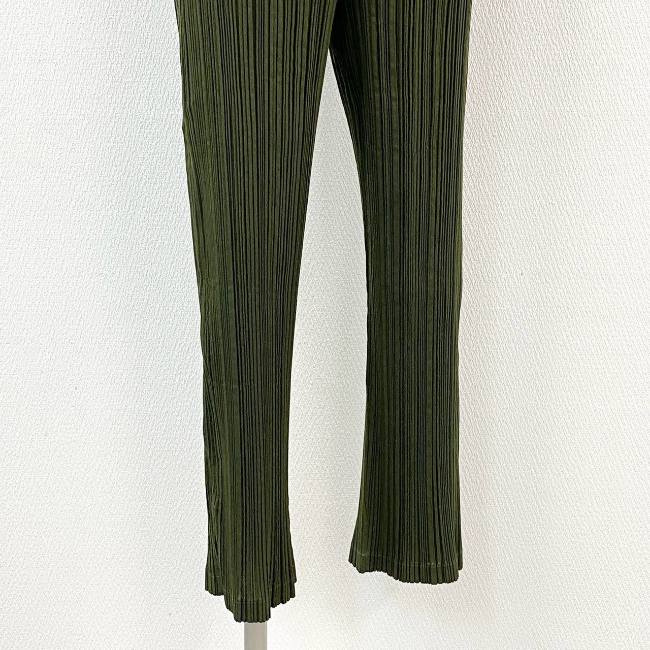 59e9 ISSEY MIYAKE FETE イッセイミヤケ フェット プリーツパンツ ボトム サイズ03 カーキ レディース 女性用 プリーツプリーズ