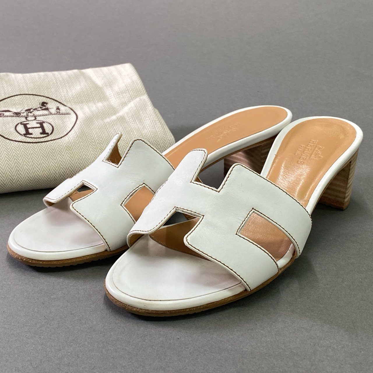 3d14 《美品》定価¥135.300 HERMES エルメス オアジス サンダル 35 / 22.5cm ホワイト カーフレザー イタリア製 シューズ 夏 保存袋付き