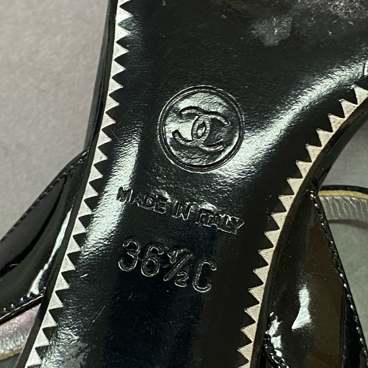 7b12 CHANEL シャネル アンクルストラップ ヒールサンダル チャンキーヒール ココマーク イタリア製 レディース 36 1/2 ブラック エナメル