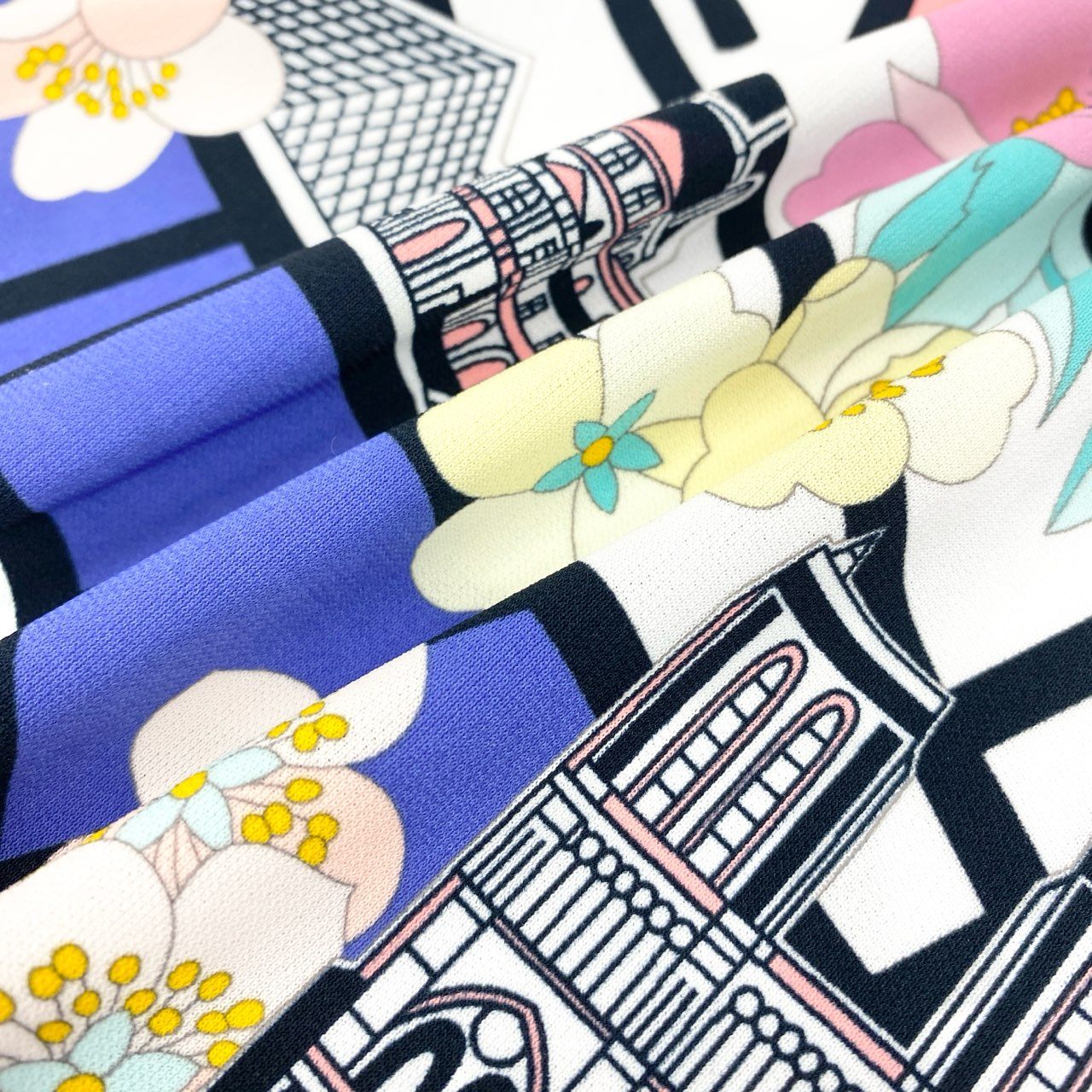 67g21 《美品》 LEONARD レオナール 伸縮ストレッチ 長袖シャツ ブラウス トップス 美しい花柄プリント ハーフジップ マルチカラー サイズ42 ポリエステル レディース 日本製