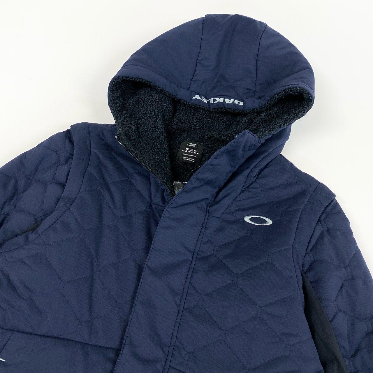 78i10-3《未使用品》タグ付 OAKLEY オークリー UNEVEN PUFF JACKET 3.0 中綿2wayジャケット ベスト ゴルフウェア アウター ロゴ刺繍 FOA402870 Mサイズ ネイビー メンズk02i