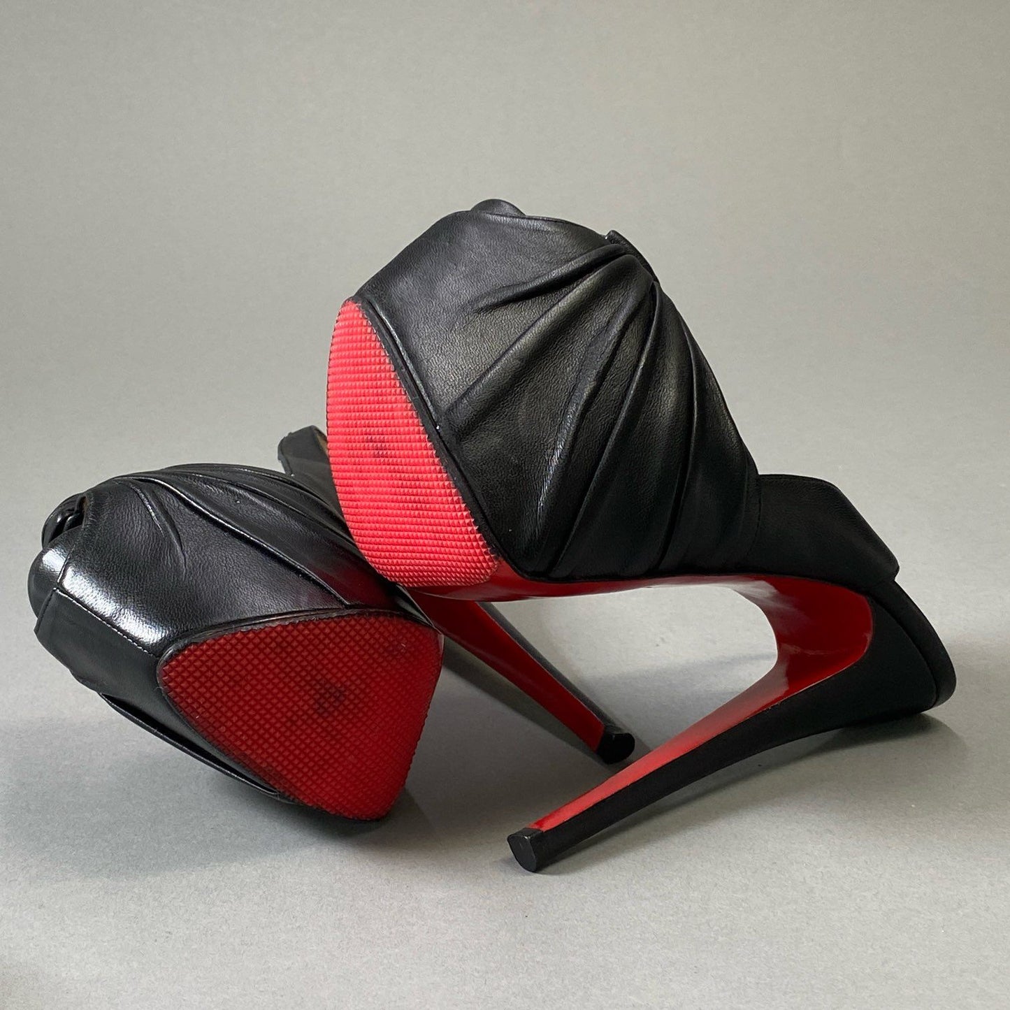 4i30 《美品》 Christian Louboutin クリスチャンルブタン ハイヒール パンプス オープントゥ アンクルストラップ 35サイズ ブラック レザー レディース シューズt18r