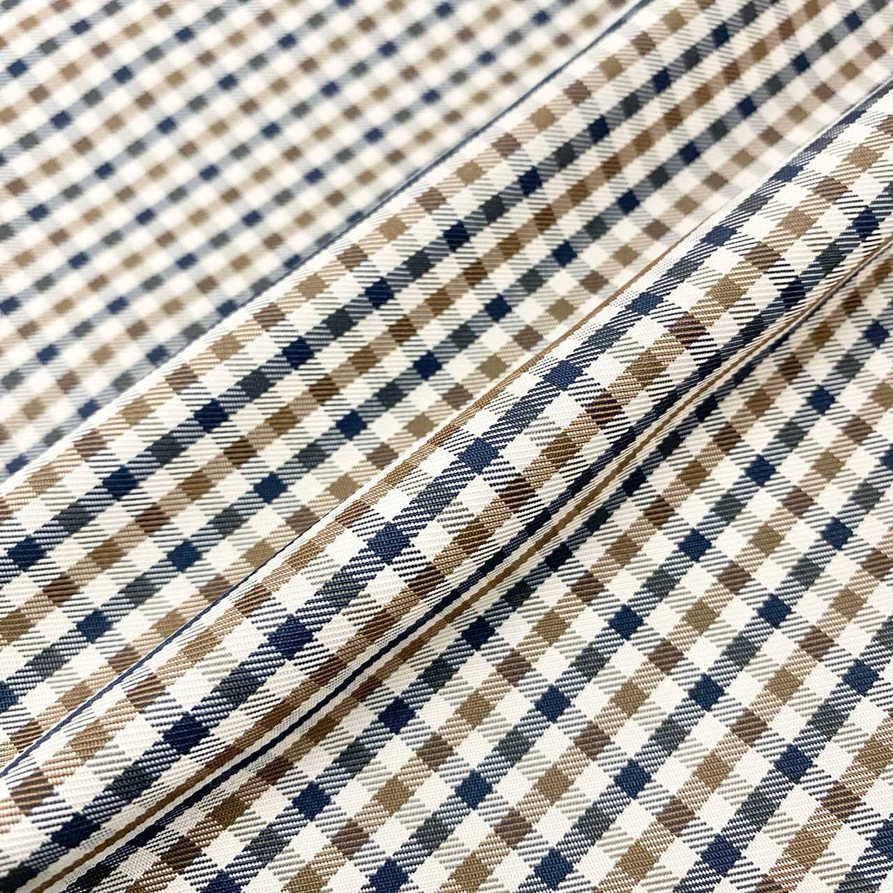 51h25 英国製 Aquascutum アクアスキュータム ジップパーカー 薄手ジャケット 収納可能 クラブチェック サイズS ブラウン系 ポリエステル メンズu02t