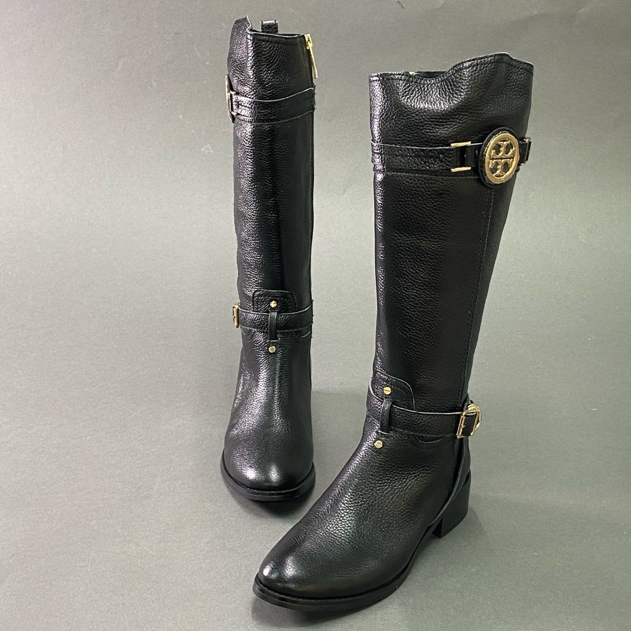 2e16 《未使用品》 TORY BURCH トリーバーチ ゴールドエンブレム レザーロングブーツ 36 ブラック Leather シューズ 保護シール付