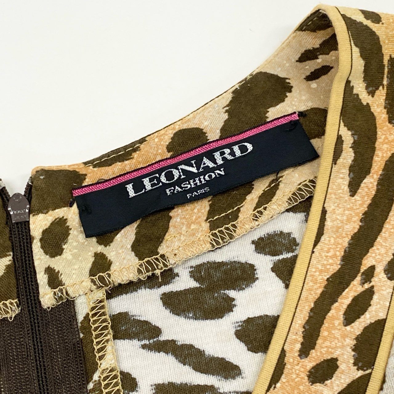49l6 LEONARD レオナール レオパードプリント Vネックカットソー LL ブラウン系 日本製 大きいサイズ Tシャツ ヒョウ柄