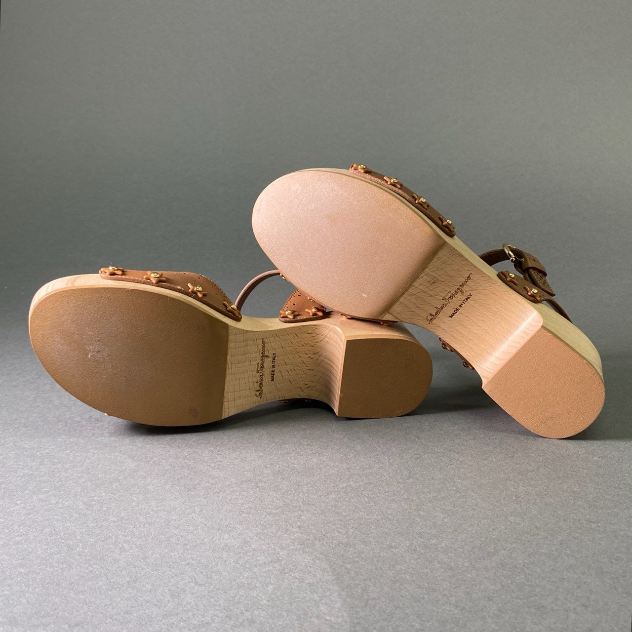6a27 《極美品》 Salvatore Ferragamo サルヴァトーレフェラガモ GANZA スターパンチング ガンチーニ ウッドサンダル シューズ ストラップ イタリア製 6 ブラウン レザー