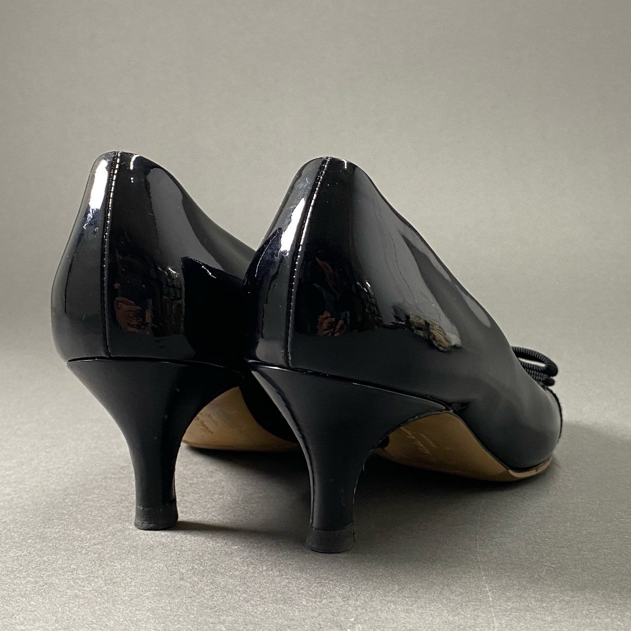 3f26 Salvatore Ferragamo サルヴァトーレフェラガモ ヴァラリボン レザーパンプス サイズ6D ブラック パテントレザー レディ-ス 女性用 靴