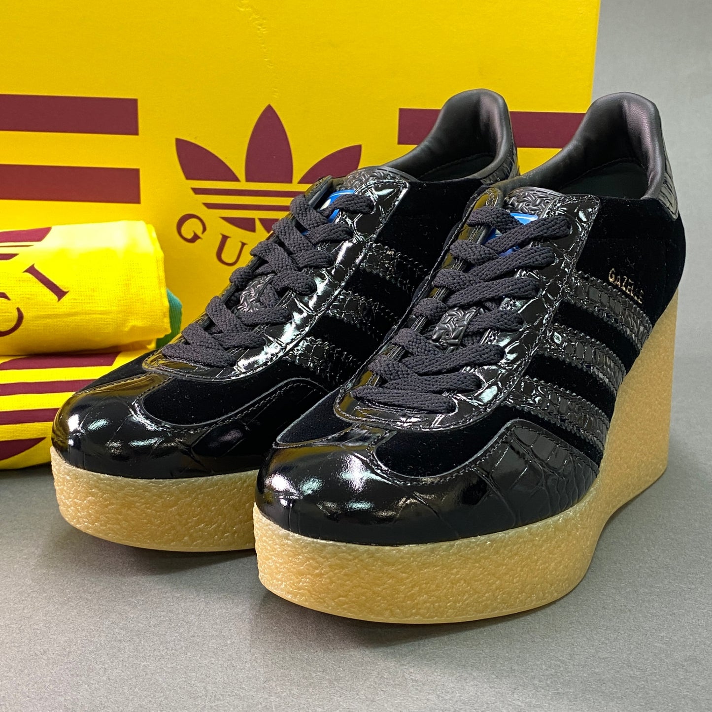 g29《未使用》 GUCCI グッチ × adidas アディダス GAZELLE ガゼル クロコダイル ウェッジソール スニーカー 725627 38 ブラック 厚底 プラットフォーム シューズt18r