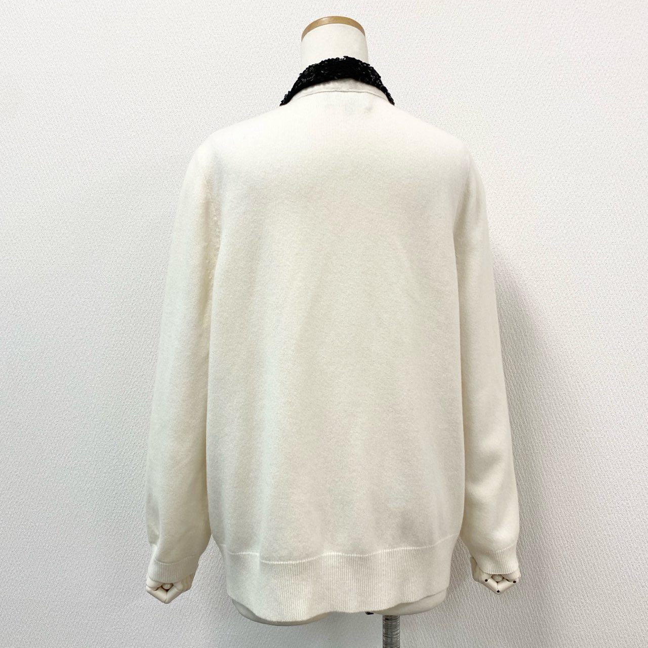 46e9 【極美品】CHANEL シャネル 2023C クルーズライン スパンコール カシミヤニットジャケット ココマーク ラインストーン P74171K10644 サイズ38 ホワイト レディース