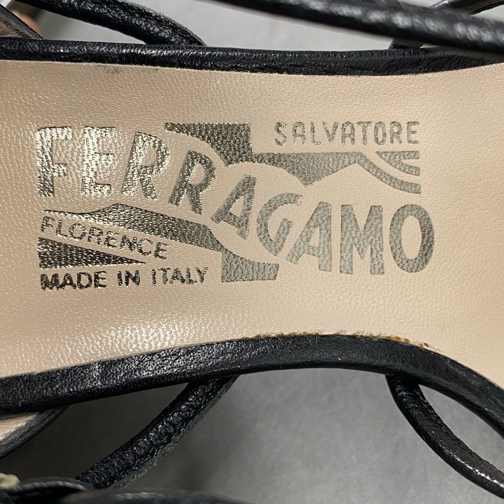 3f4 《極美品》定価¥90,300 Salvatore Ferragamo サルヴァトーレ フェラガモ レザーストラップ ヒールサンダル 6 1/2 ブラック leather シューズ イタリア製