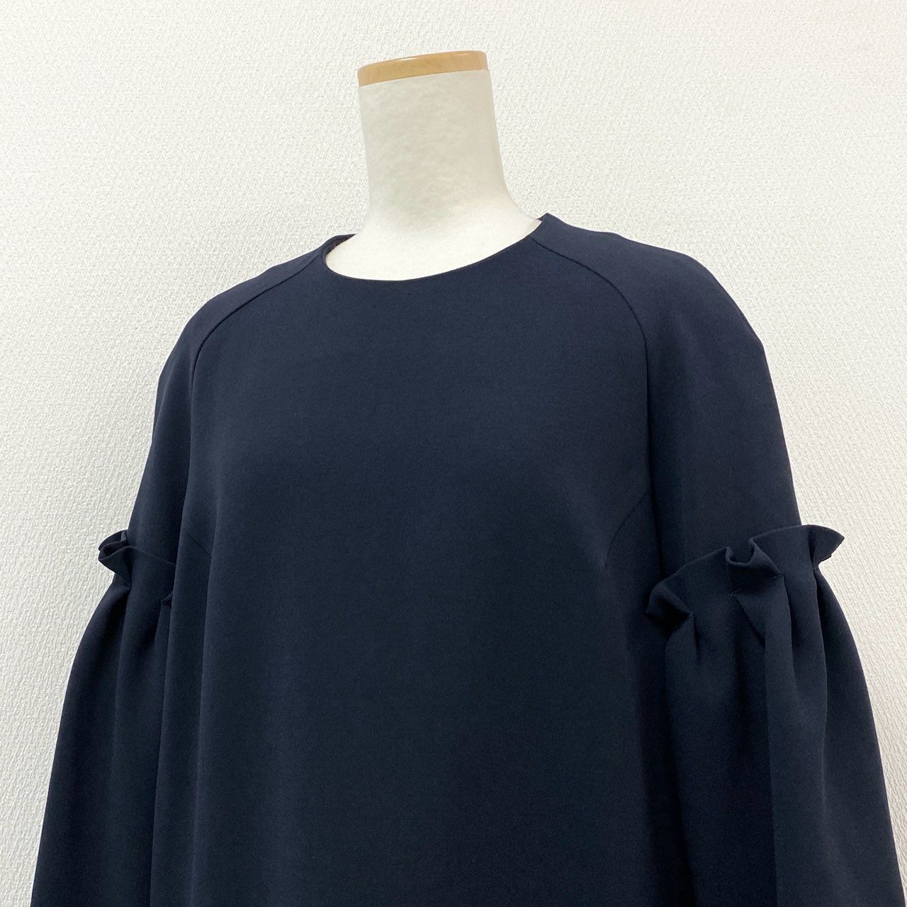 40h24 《極美品》ADORE アドーア クルーネック フレアワンピース 長袖 フレアスリーブ 膝丈 531-7140327 38サイズ ブラック レディース 女性用k02i