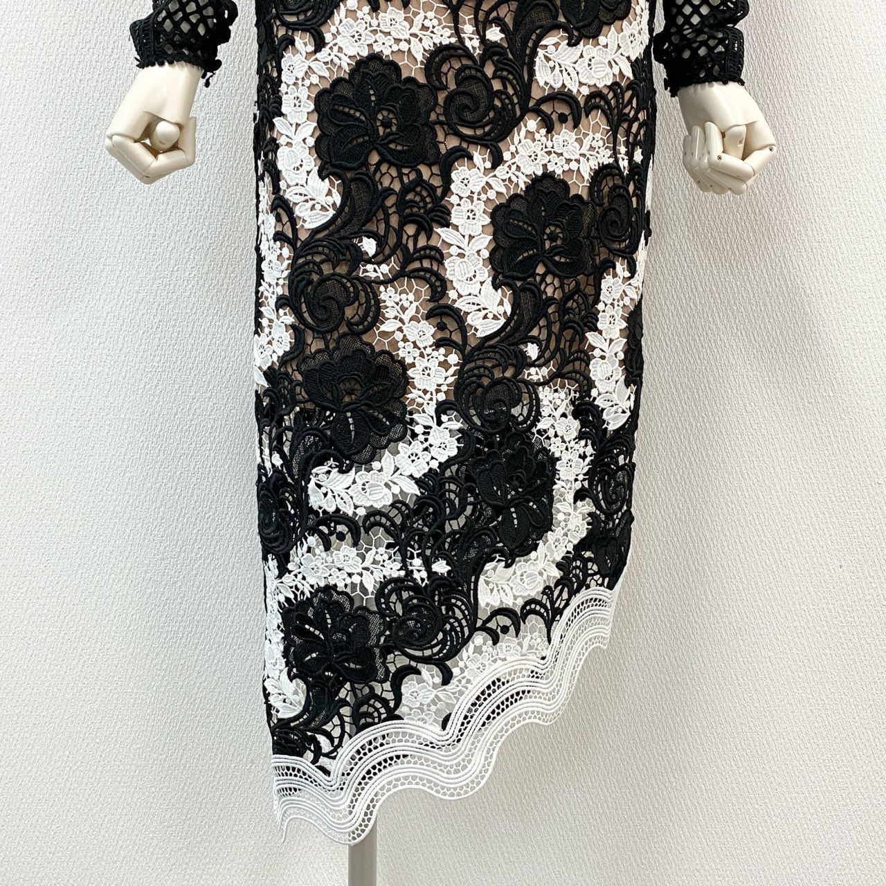 42h22《極美品》self-portrait セルフポートレイト 長袖ワンピース パーティー ドレス フローラルレース メッシュ 6サイズ ブラック ホワイト レディース 女性用k02i
