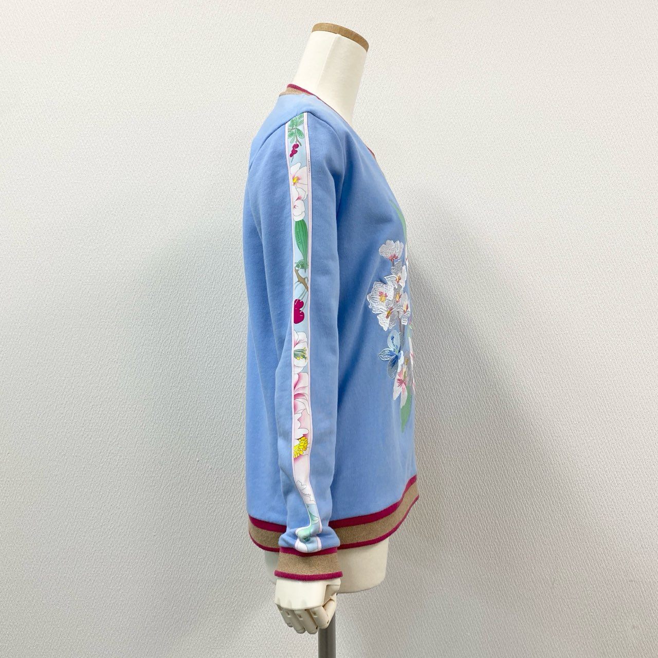 12i25 LEONARD PARIS レオナール 高級インポートライン 花柄刺繍 スウェット トレーナー トップス S ライトブルー レディースu02t