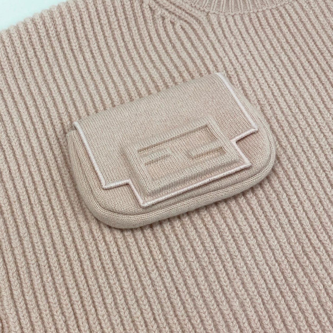 14h29 《美品》FENDI フェンディ バゲットコレクション レイヤードニット カシミヤニット FFロゴ FZX901 AMDA 36サイズ ピンク レディース 女性用k02i