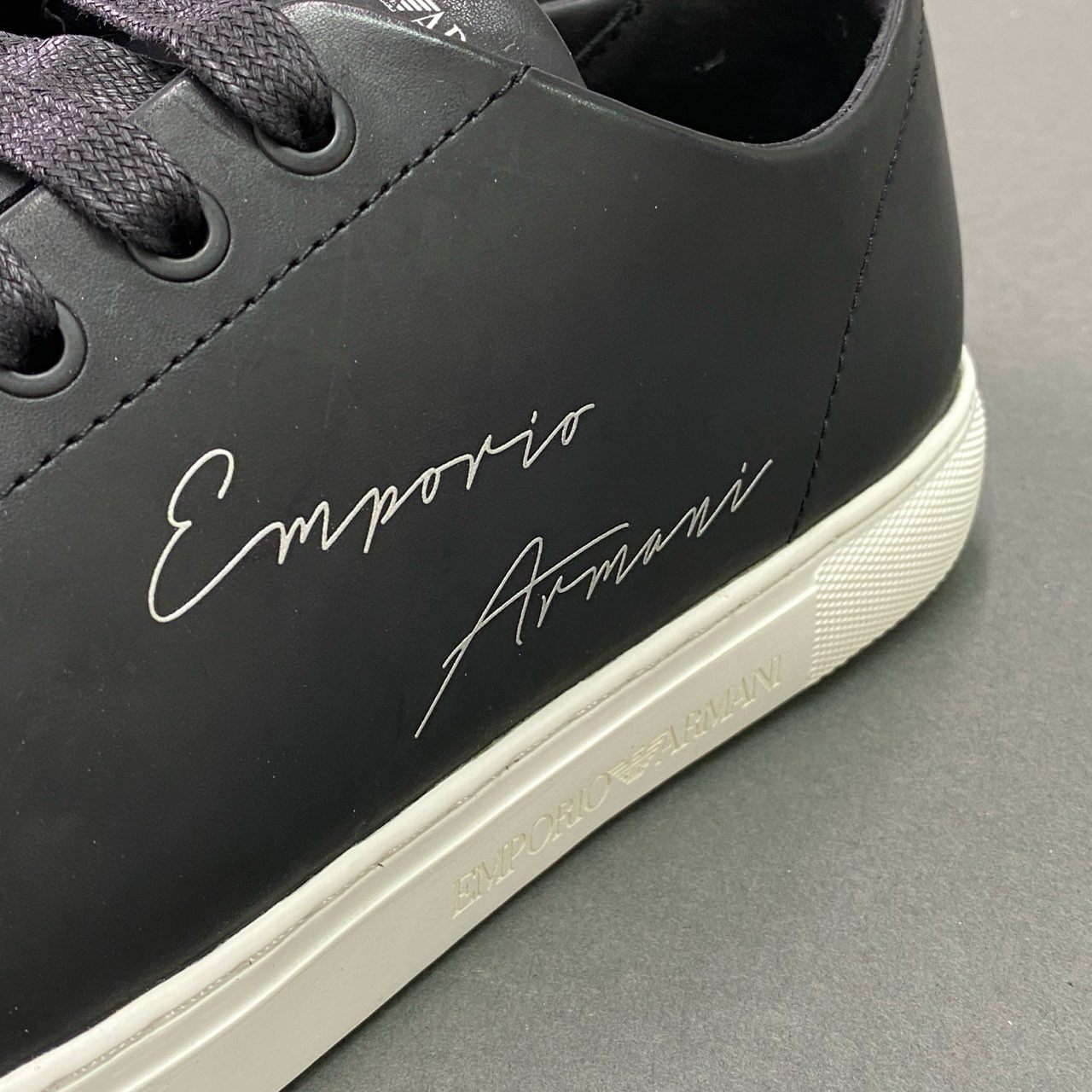 7e26 《未使用品》 EMPORIO ARMANI エンポリオアルマーニ レザースニーカー X4X261 27cm ブラック Leather シューズ 革靴 箱付き