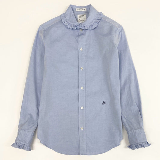 37a16 MADISON BLUE マディソンブルー ROUND COLLAR FRILL SH L.OX フリルシャツ ラウンドカラー 長袖シャツ ロングスリーブ ワンポイント刺繍 MB234-5002 01 Sサイズ ブルー コットン
