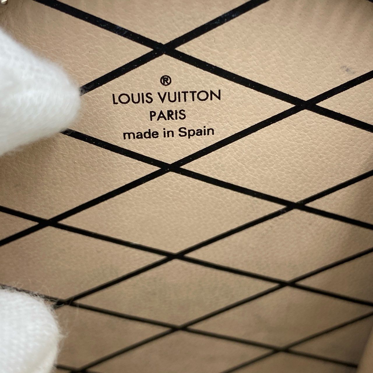 h21《美品》 LOUIS VUITTON ルイヴィトン マイクロ ボワット シャポー コインケース M52747 新宿伊勢丹限定 財布 箱付きt18r