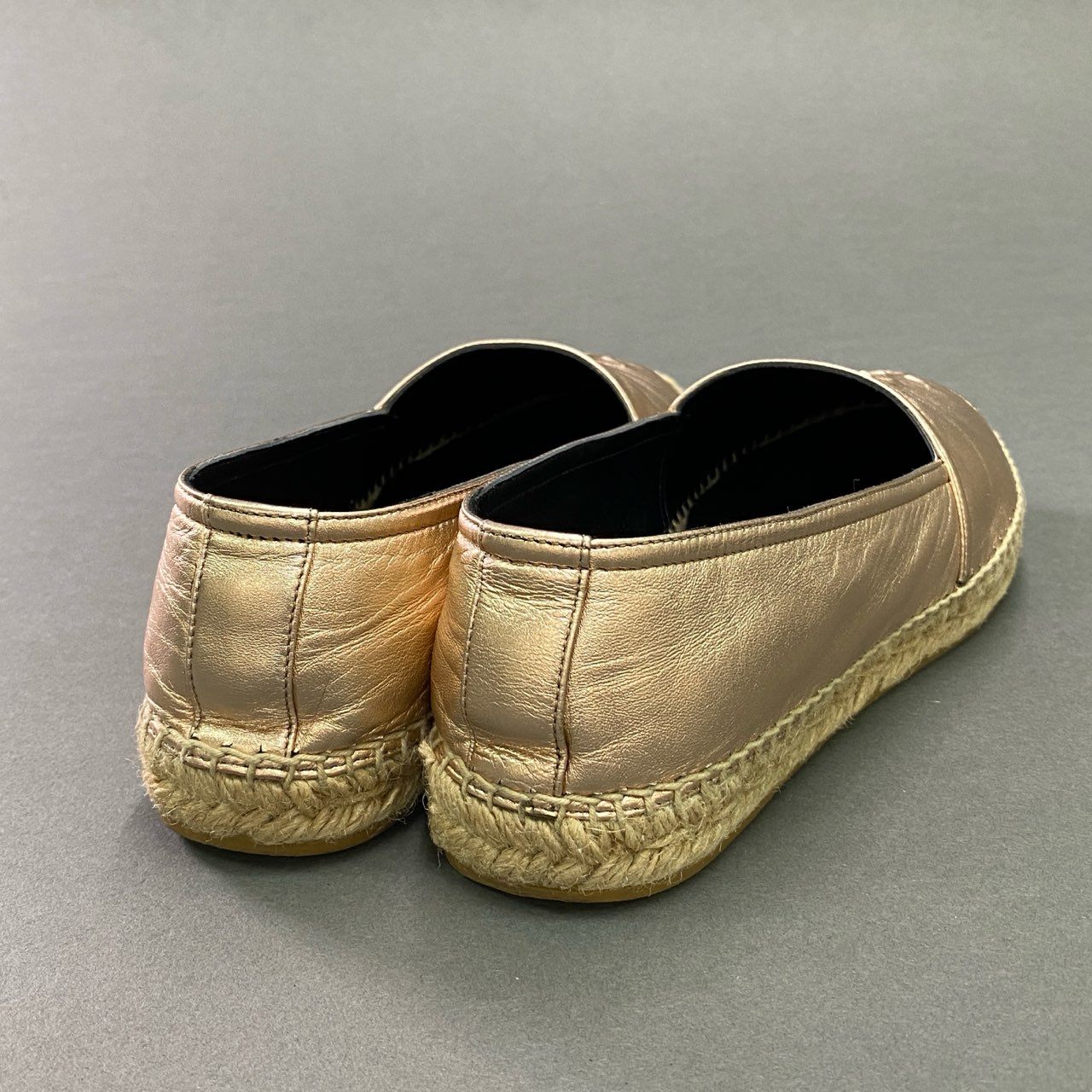 12c19 【日本未入荷】 SAINT LAURENT サンローラン YSL エスパドリーユ スリッポン シューズ 39 ピンク レザー メタリック フラットシューズ スペイン製 箱有り
