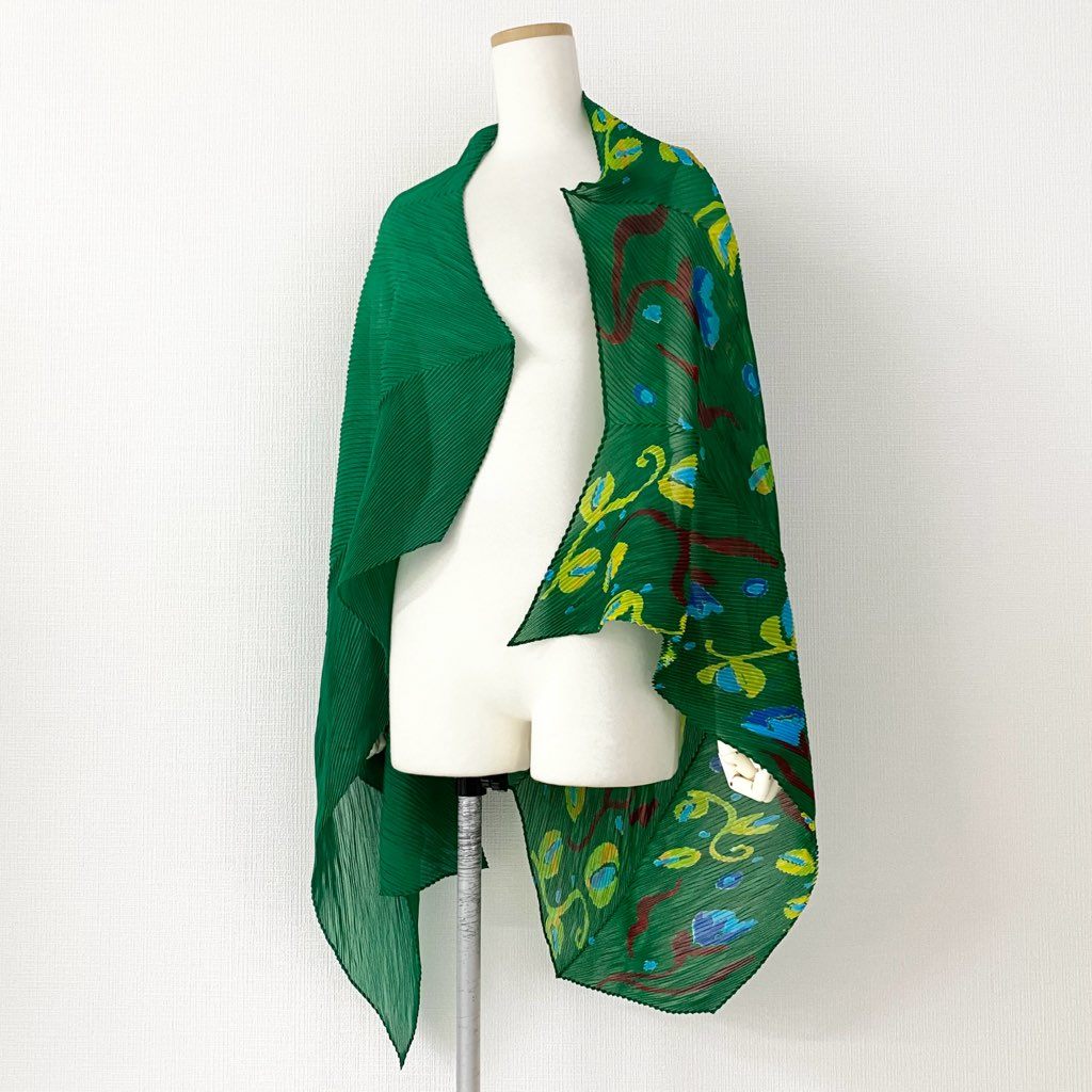 33d10 《美品》 ISSEY MIYAKE me イッセイミヤケ ミー チューリップ柄 プリーツ素材 大判ストール スカーフ グリーン M183-AD761