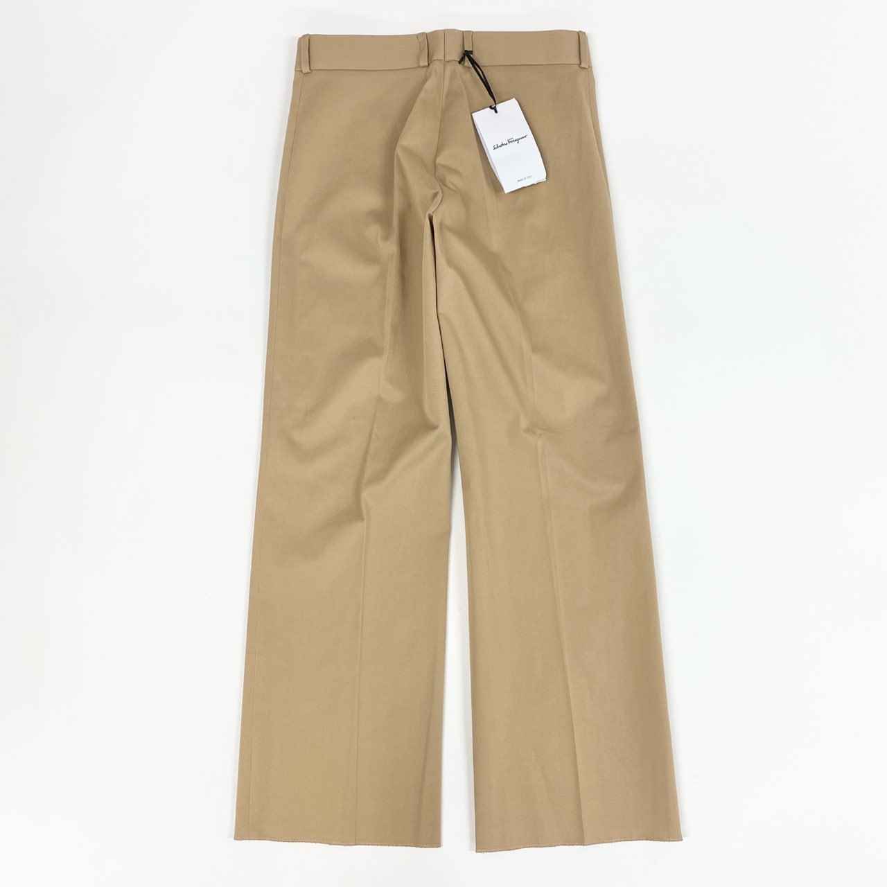 53j17《未使用保管品》 Salvatore Ferragamo サルヴァトーレフェラガモ イタリア製 コットンパンツ センタープレス ボトムス ストレッチ レディース 女性用 40 ベージュu02t