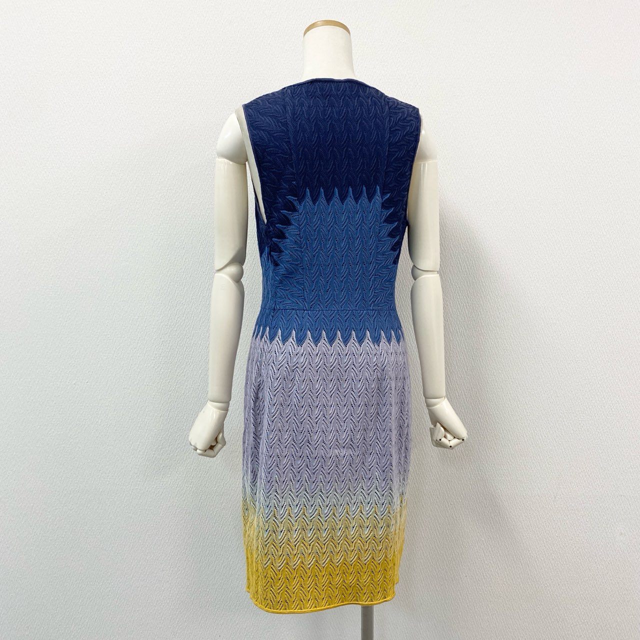 48h14《美品》 MISSONI ミッソーニ ノースリーブワンピース ニットワンピース ひざ丈 タイトスカート サイズ42 マルチカラー レディースu02t
