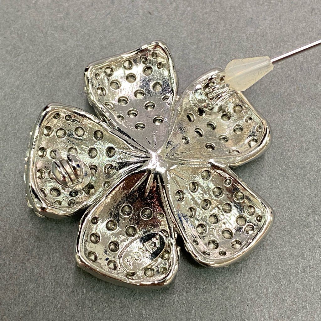 4e10 《美品》 FOXEY フォクシー ブローチ 小物 フラワーモチーフ ラインストーン ビジュー シルバー レディース