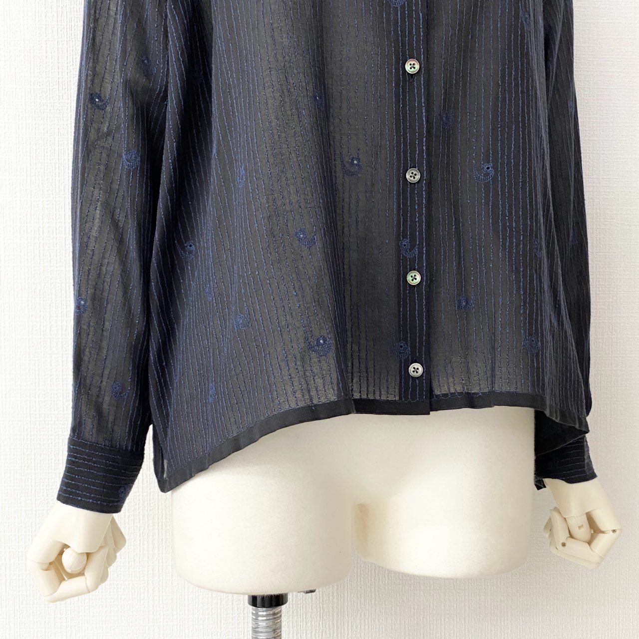 15c21 《極美品》 タグ付 mina perhonen ミナペルホネン 日本製 aas1182 swing flower スウィングフラワー 長袖シャツ ブラウス 36 ネイビー コットン MADE IN JAPAN