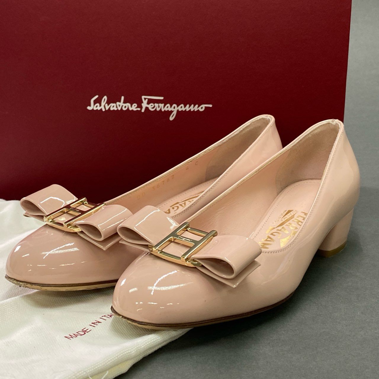 9c19 Salvatore Ferragamo サルヴァトーレ フェラガモ VARA ヴァラリボン エナメルパンプス 4 ピンク パテントレザー シューズ イタリア製 箱付き