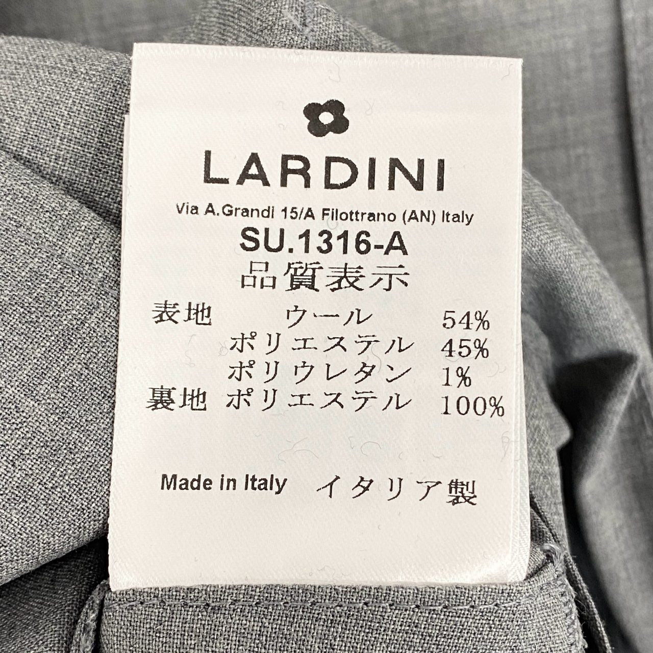 74c14 【美品】 LARDINI ラルディーニ セットアップ パンツスーツ イージーウェア ブートニエール付き 春夏生地 イタリア製 SU1316-A 52 グレー