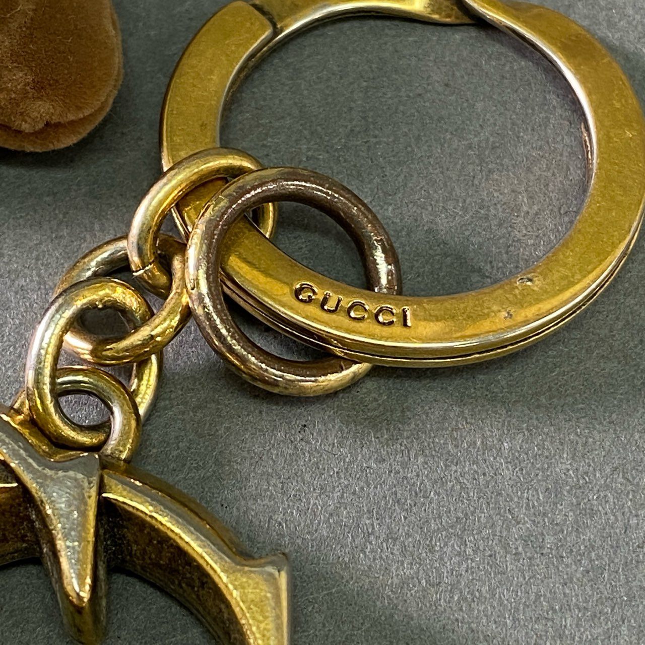 a17 GUCCI グッチ ダブルG キーホルダー ゴールド キーリング チャーム イタリア製 ソフトケース付