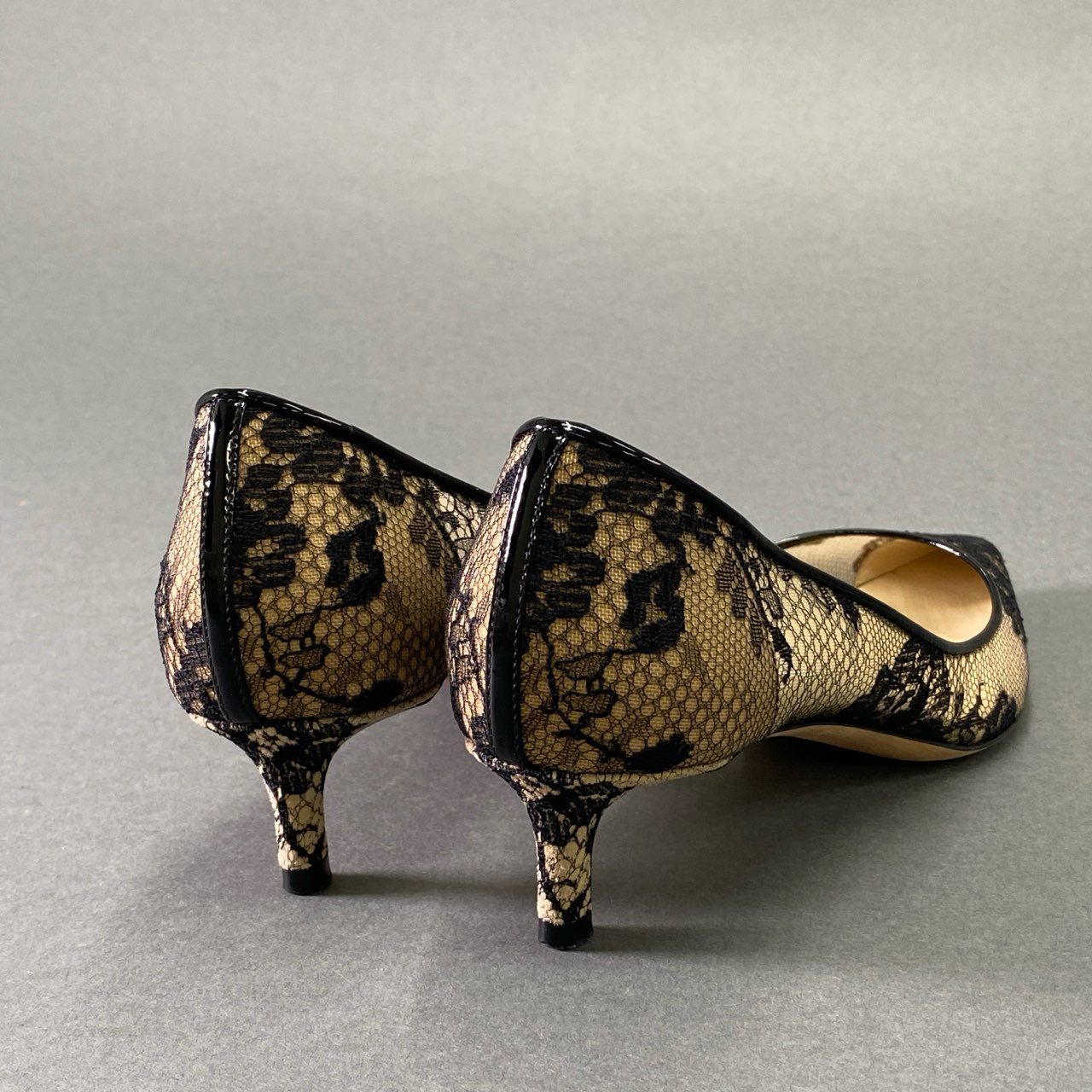 9f8 《美品》定価¥102.300 JIMMY CHOO ジミーチュウ ROMY 40 ロミー フラワーレース パンプス 37 ブラック シューズ 箱付き