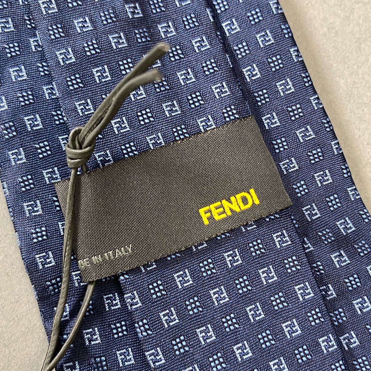 j16 FENDI フェンディー ネクタイ FFロゴ シルク100% フォーマル ビジネス イタリア製 ネイビー メンズu02t