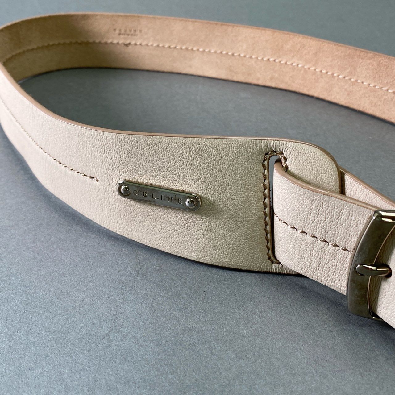 d16 CELINE セリーヌ ピンバックル レザーベルト L ベージュ Leather 5段調節 メタルプレート イタリア製