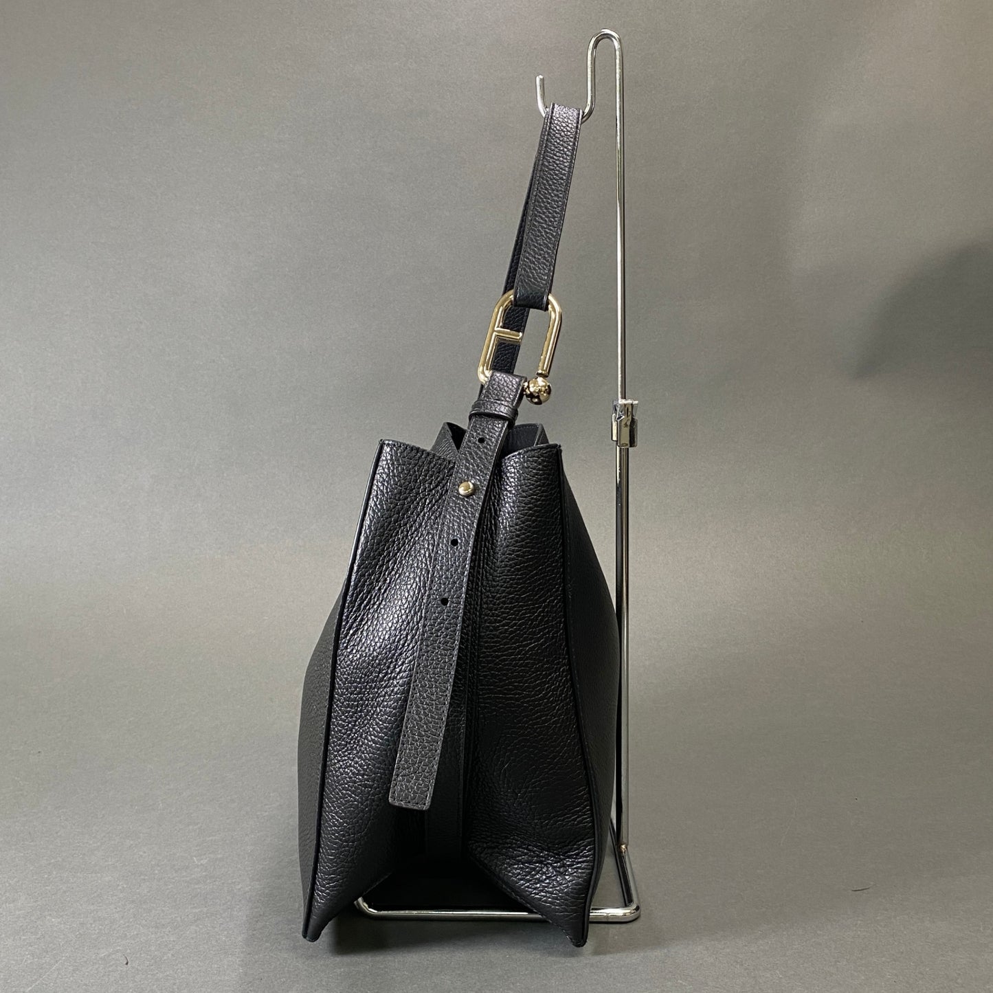 ch1《美品》 FURLA フルラ NUVOLA バケットバッグ MINI ハンドバッグ ワンショルダーバッグ ブラック レザー レディースo07t