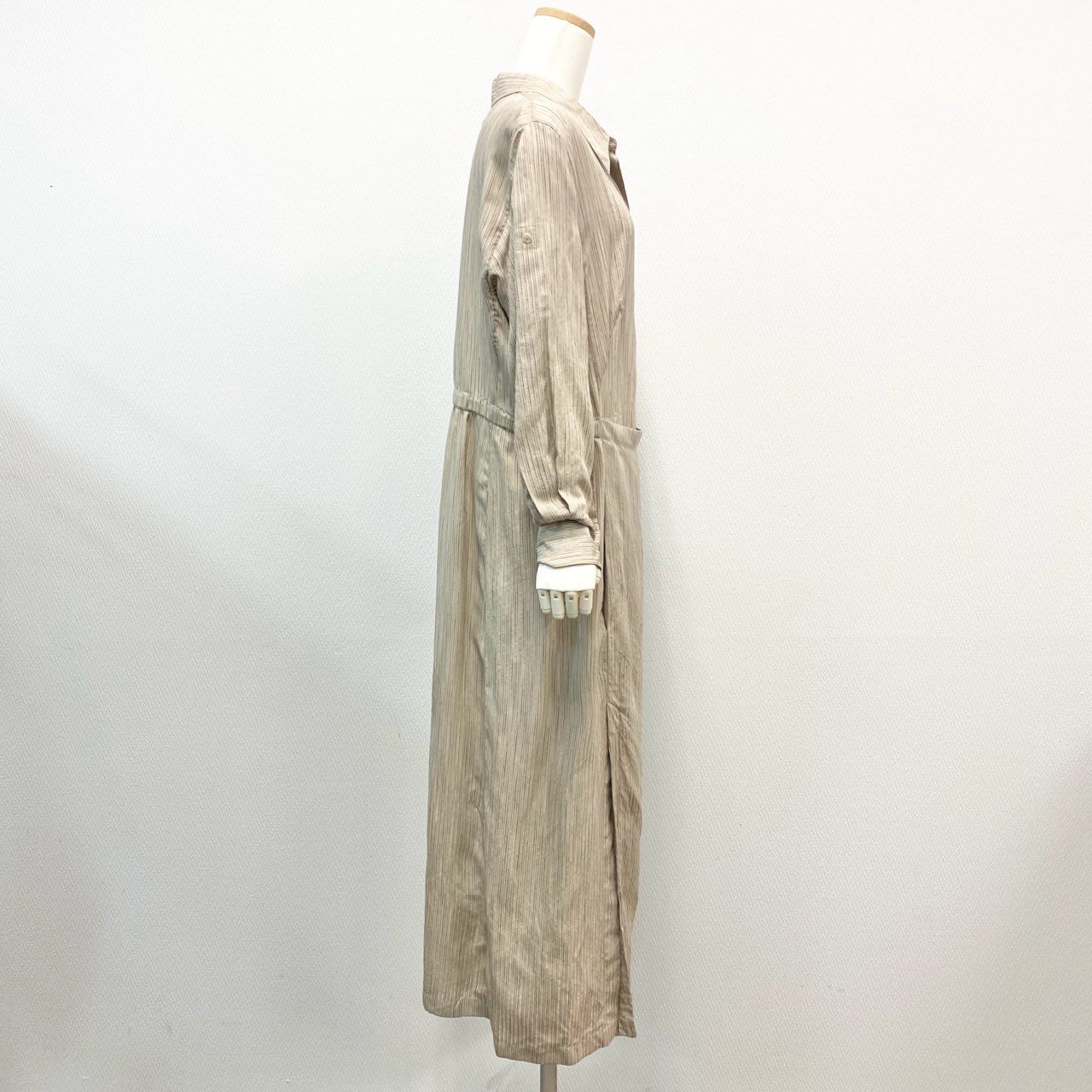 80j17《美品》AKRIS アクリス 変形シャツワンピース ロングワンピース ストライプ 48サイズ ベージュ レディースu02t