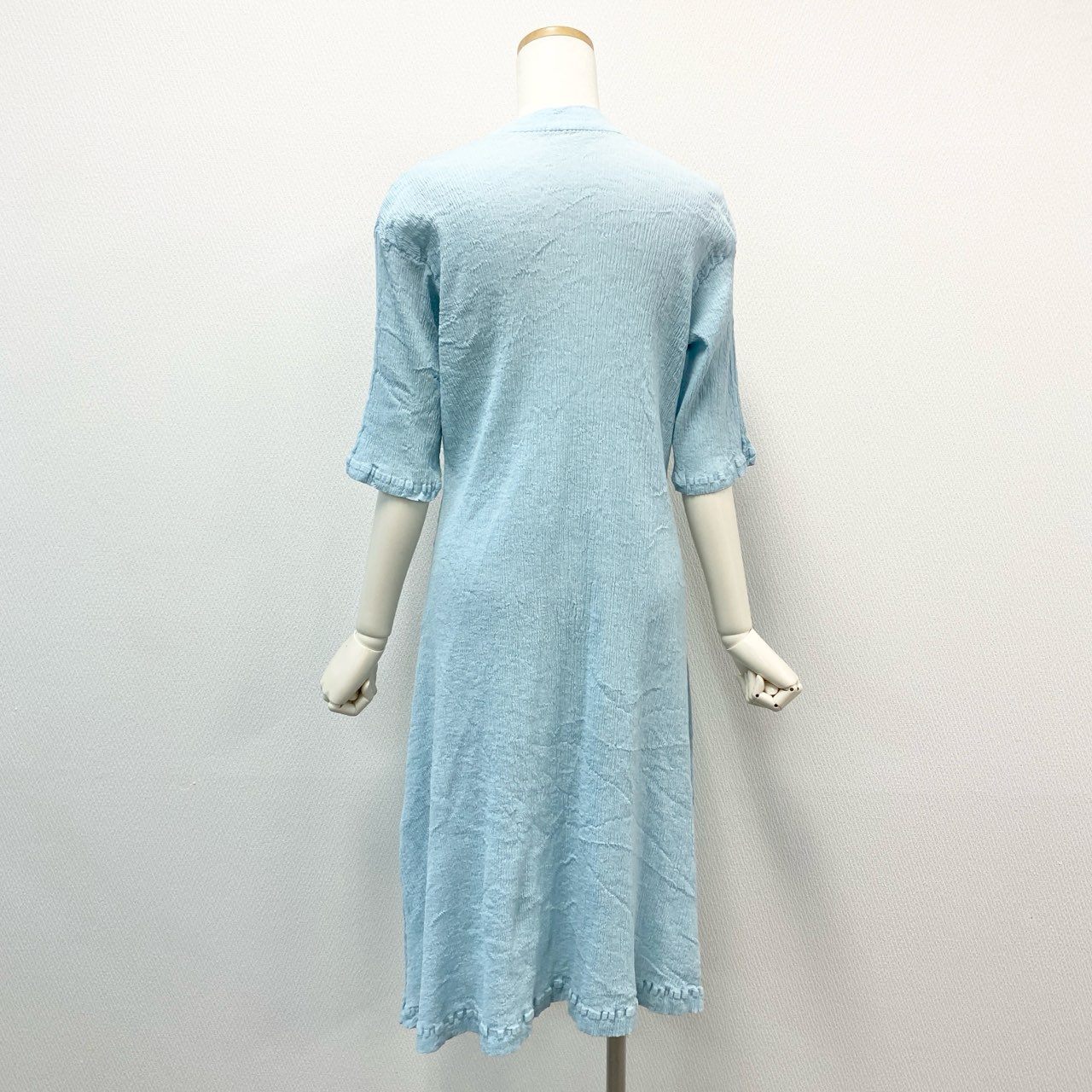 41h24 《美品》 Haat ISSEY MIYAKE ハートイッセイミヤケ KYO CHIJIMIシリーズ 丸首五分袖ワンピース ロングワンピース HA51FH605 サイズ2 ライトブルー コットン レディースu02t