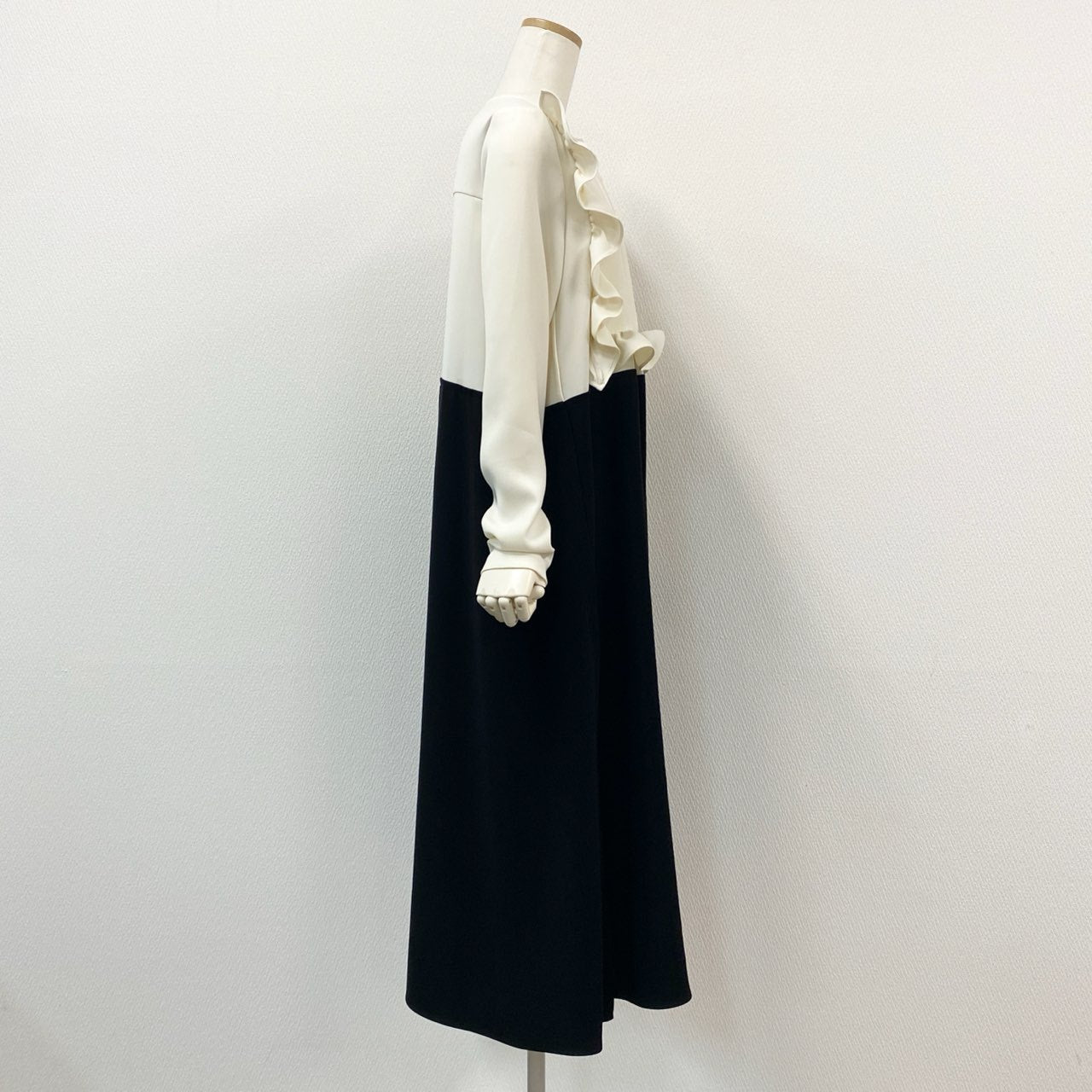 57f27 【美品】YOKO CHAN ヨーコチャン ロングスリーブ フリルトリムドレス 長袖ワンピース サイズ38 オフホワイト ブラック レディース ワンピ