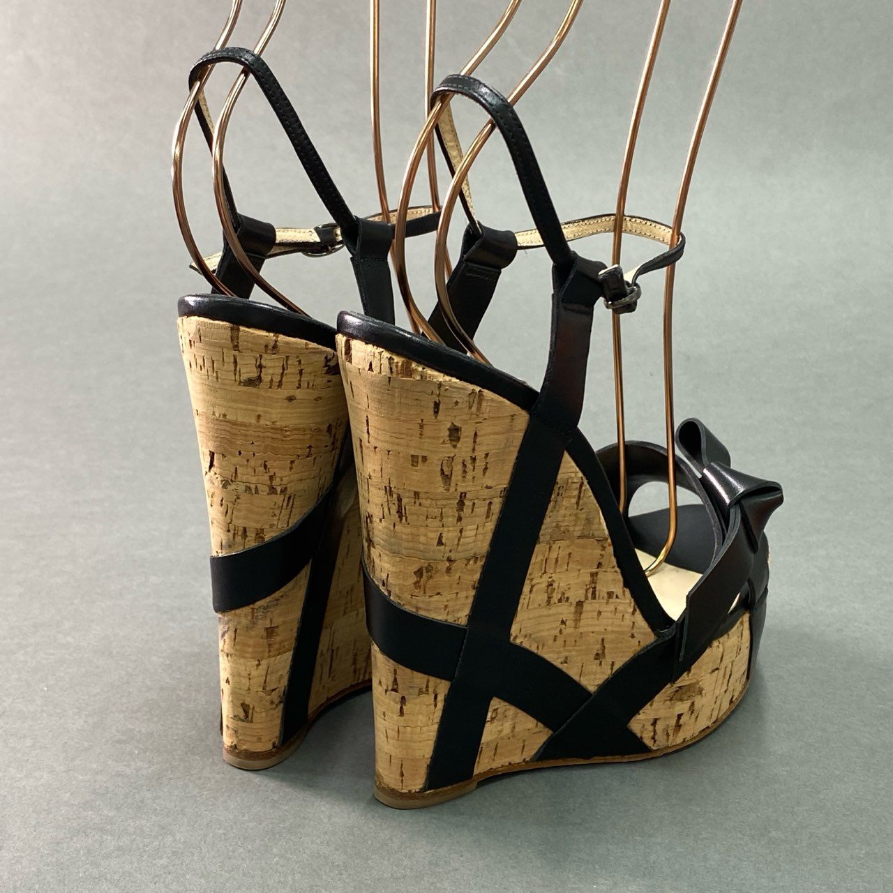 9f4 《美品》 Christian Louboutin クリスチャンルブタン ウェッジコルクソール レザーリボンサンダル 36 1/2 ブラック leather シューズ 保存袋 箱付き