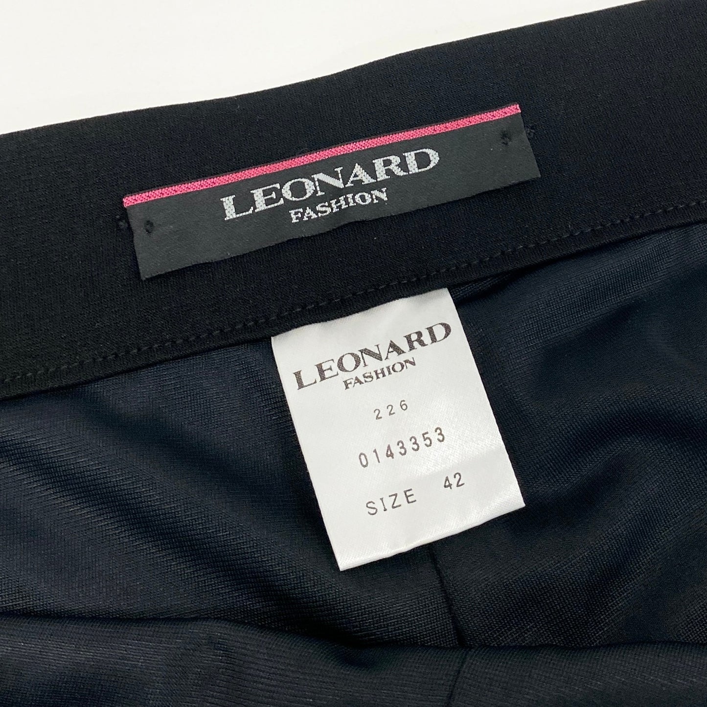 56h1 LEONARD レオナール ボトムス ストレッチ カンカン素材 ストレートパンツ サイドジップ レディース 女性用 0143353 42 ブラックu02t