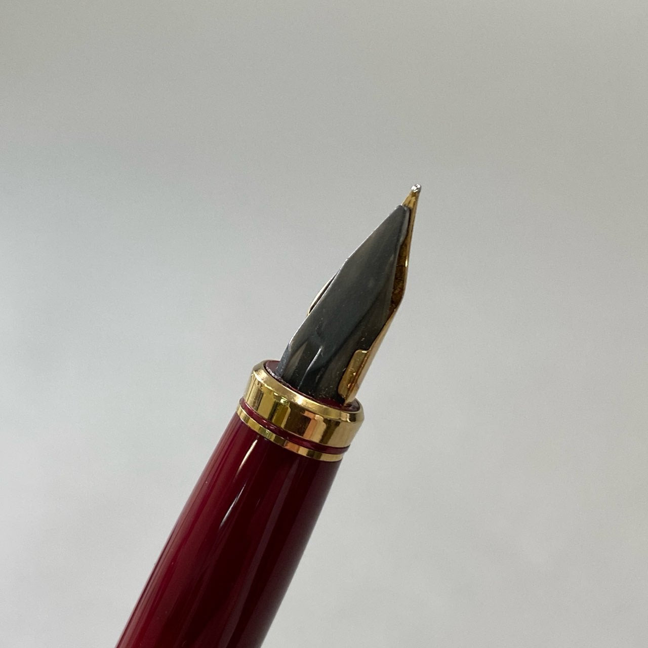 j16《極美品》 PLATINUM プラチナ 万年筆 ペン先 18K ワインレッド 筆記用具 文房具 ケース付t18r