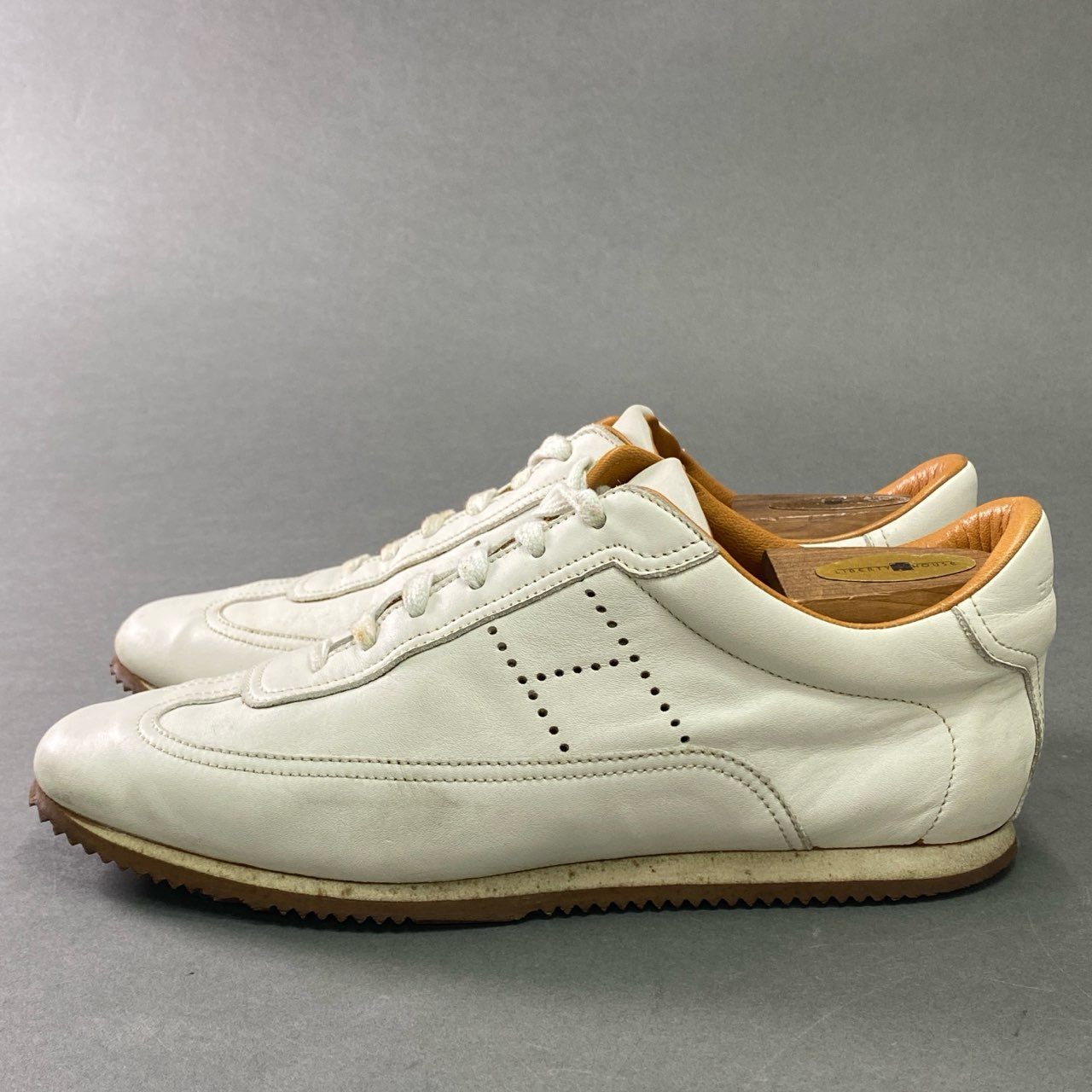 3b7 HERMES エルメス ローカットスニーカー レザースニーカー パンチング Hロゴ leather メンズ 39 ホワイト レザー