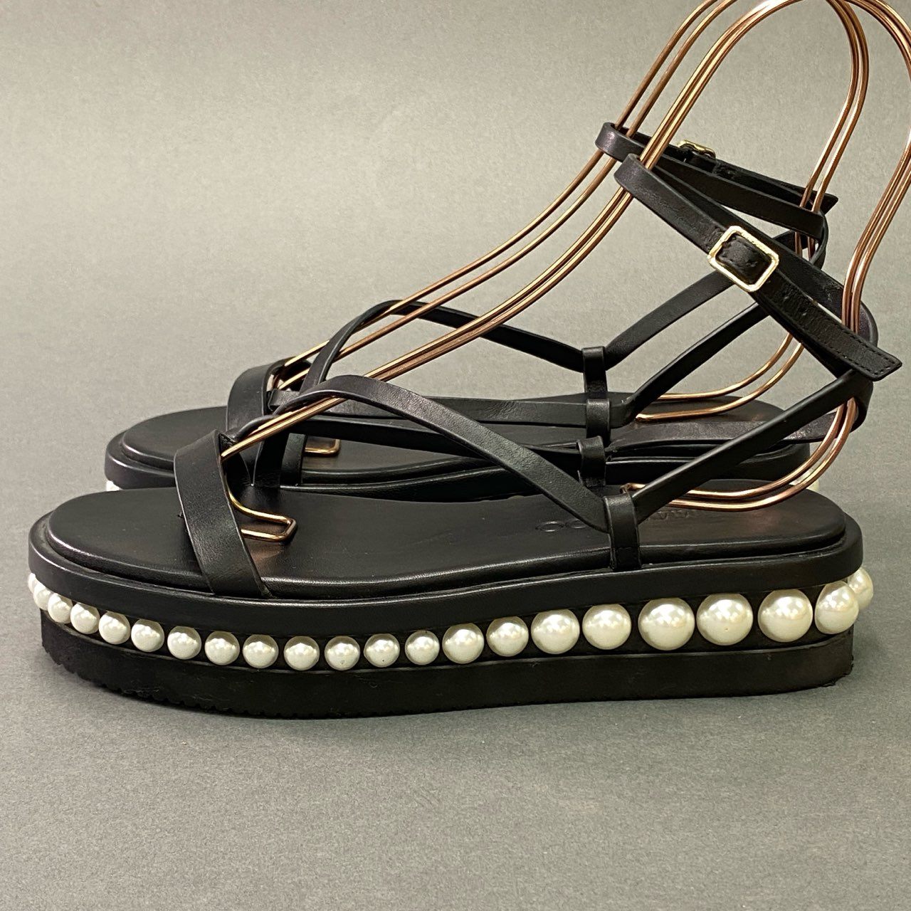 6a6 《美品》 JIMMY CHOO ジミーチュウ パール装飾 ストラップサンダル 36 ブラック レザー 厚底 スペイン製 シューズ 靴