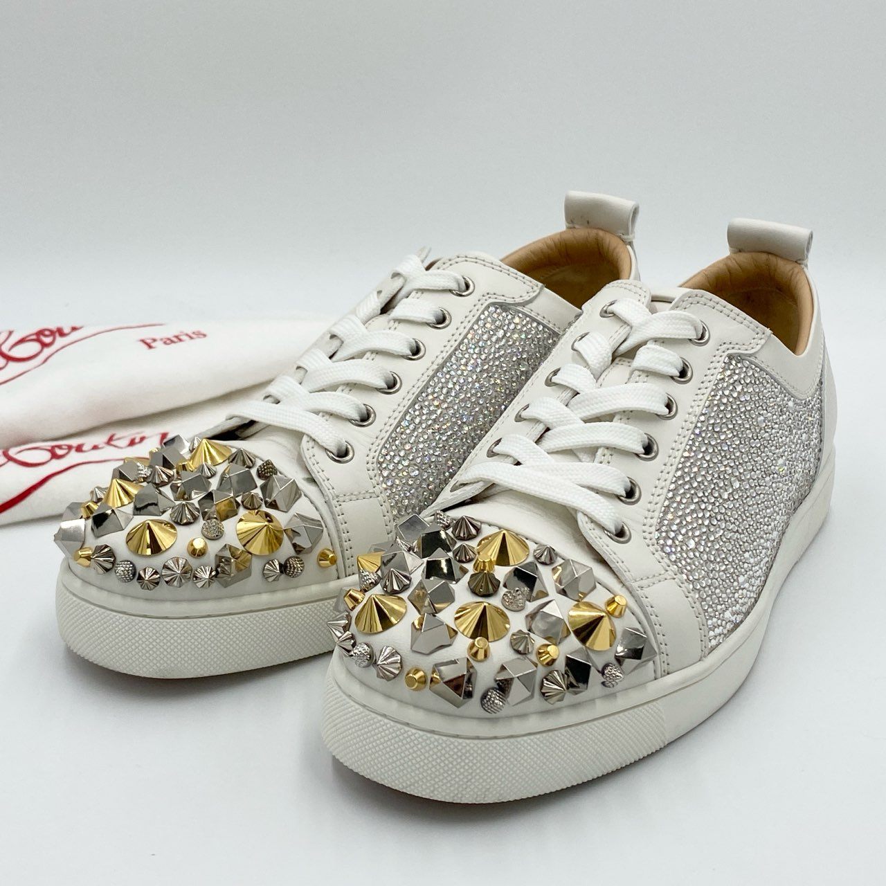 1h20《美品》 Christian Louboutin クリスチャンルブタン ルイスジュニア ストラス スパイク スニーカー シューズ スタッズ ラインストーン サイズ42 ホワイト メンズ 紳士靴k02i