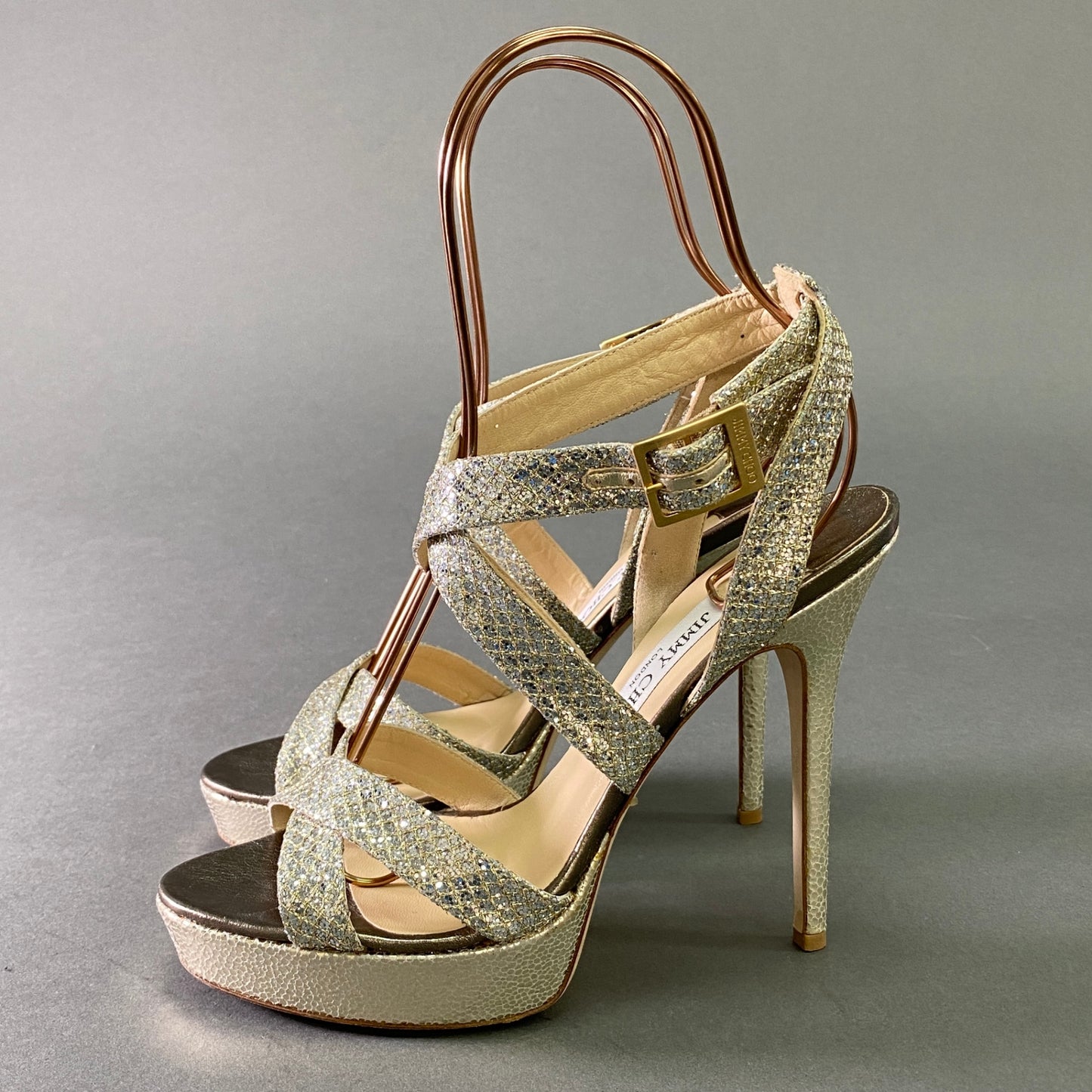 2l25 《美品》 JIMMY CHOO ジミーチュウ グリッター ストラップヒールサンダル 38 1/2 シルバー レザー ラメ パーティ セレモニー パンプス イタリア製