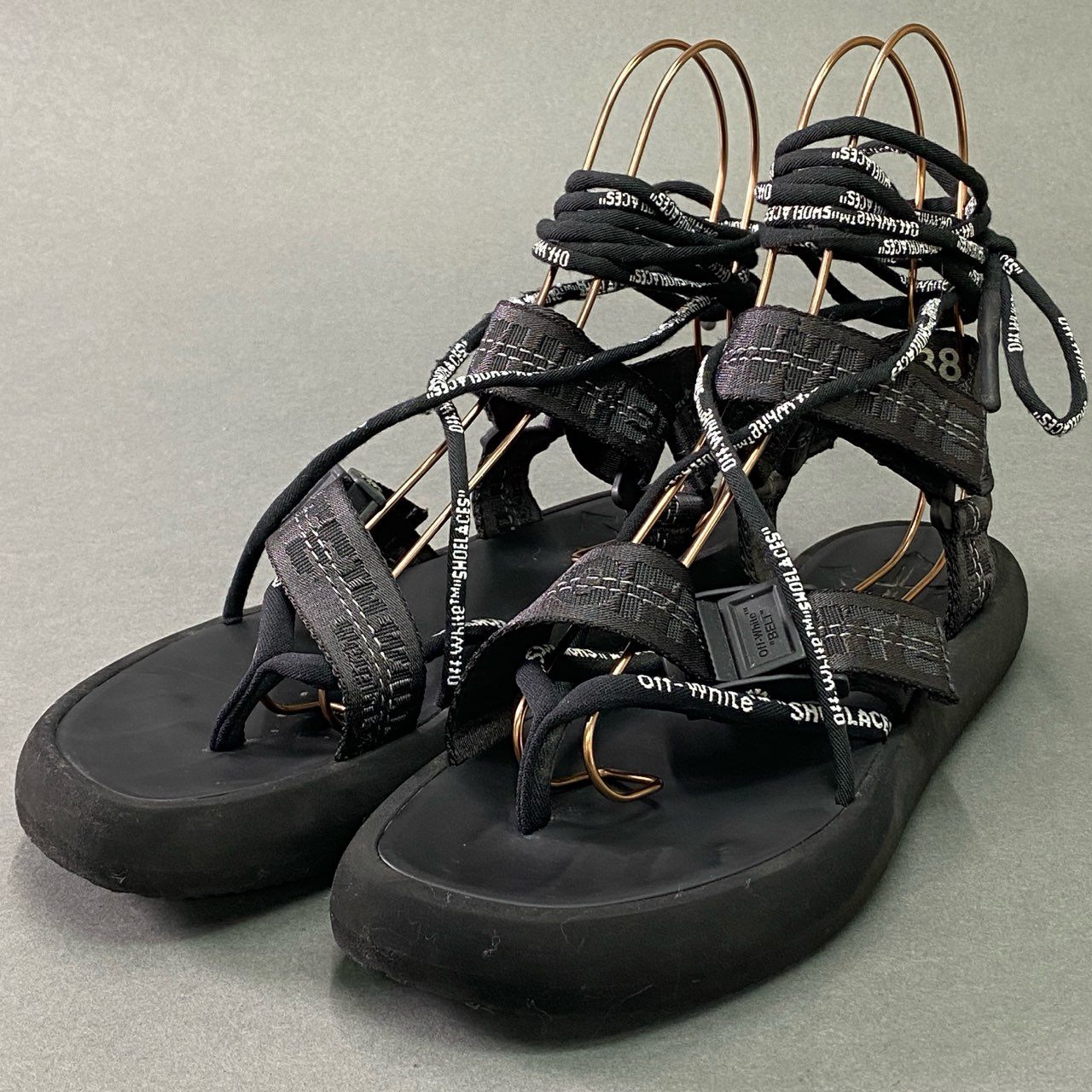 3c10 OFF-WHITE オフホワイト マルチストラップ トングサンダル 38 ブラック レースアップ シューズ 夏